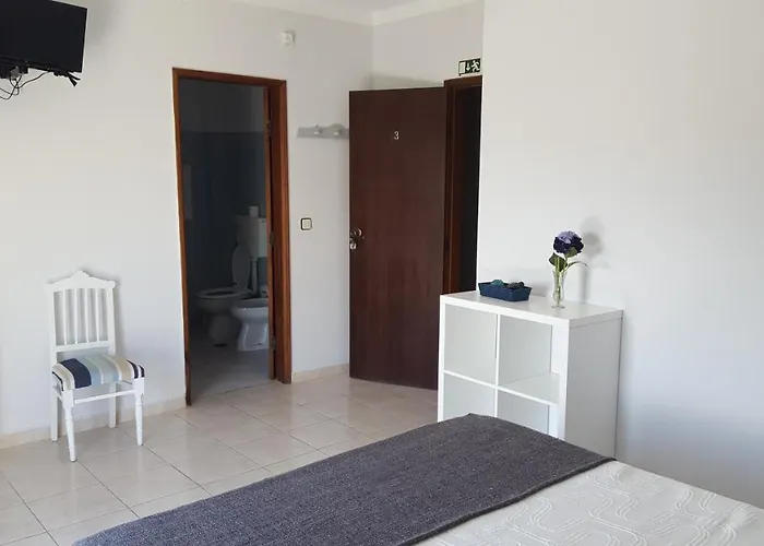 Dona Inês De Castro *